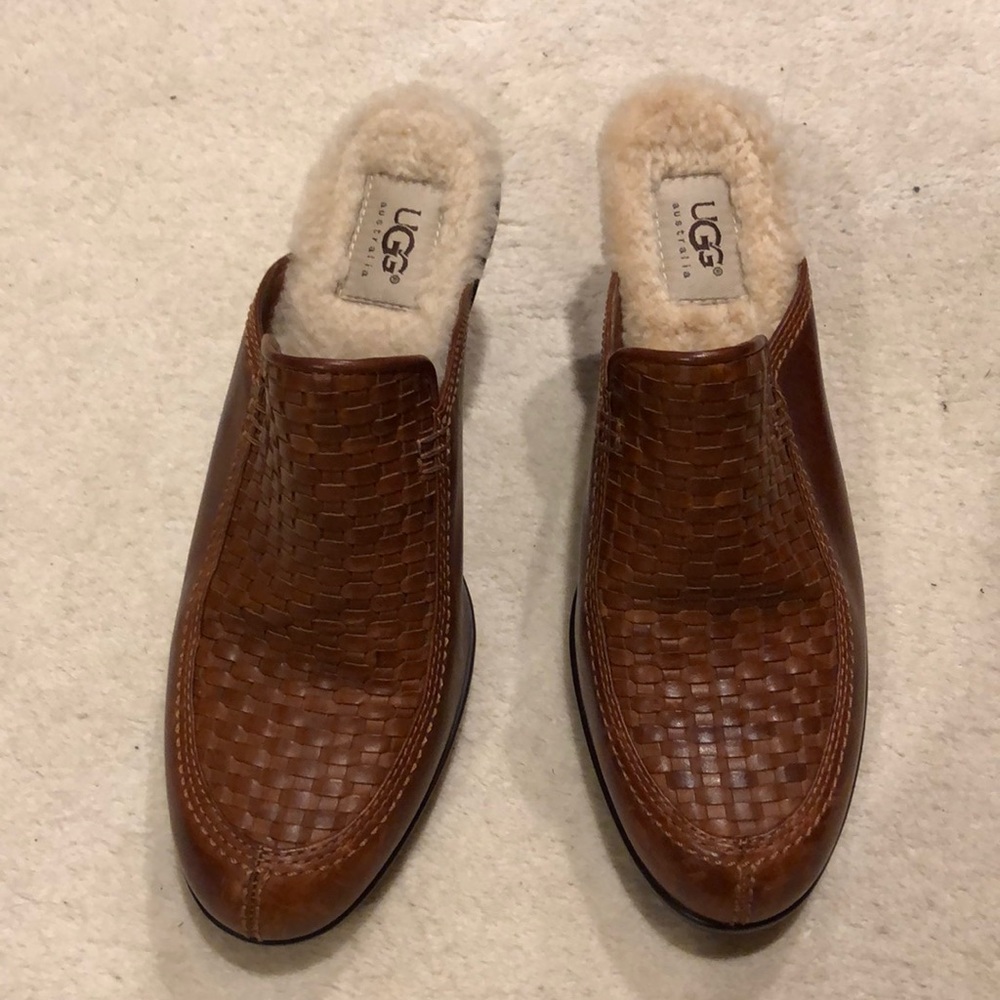 Ugg Womens slip on leather shoe